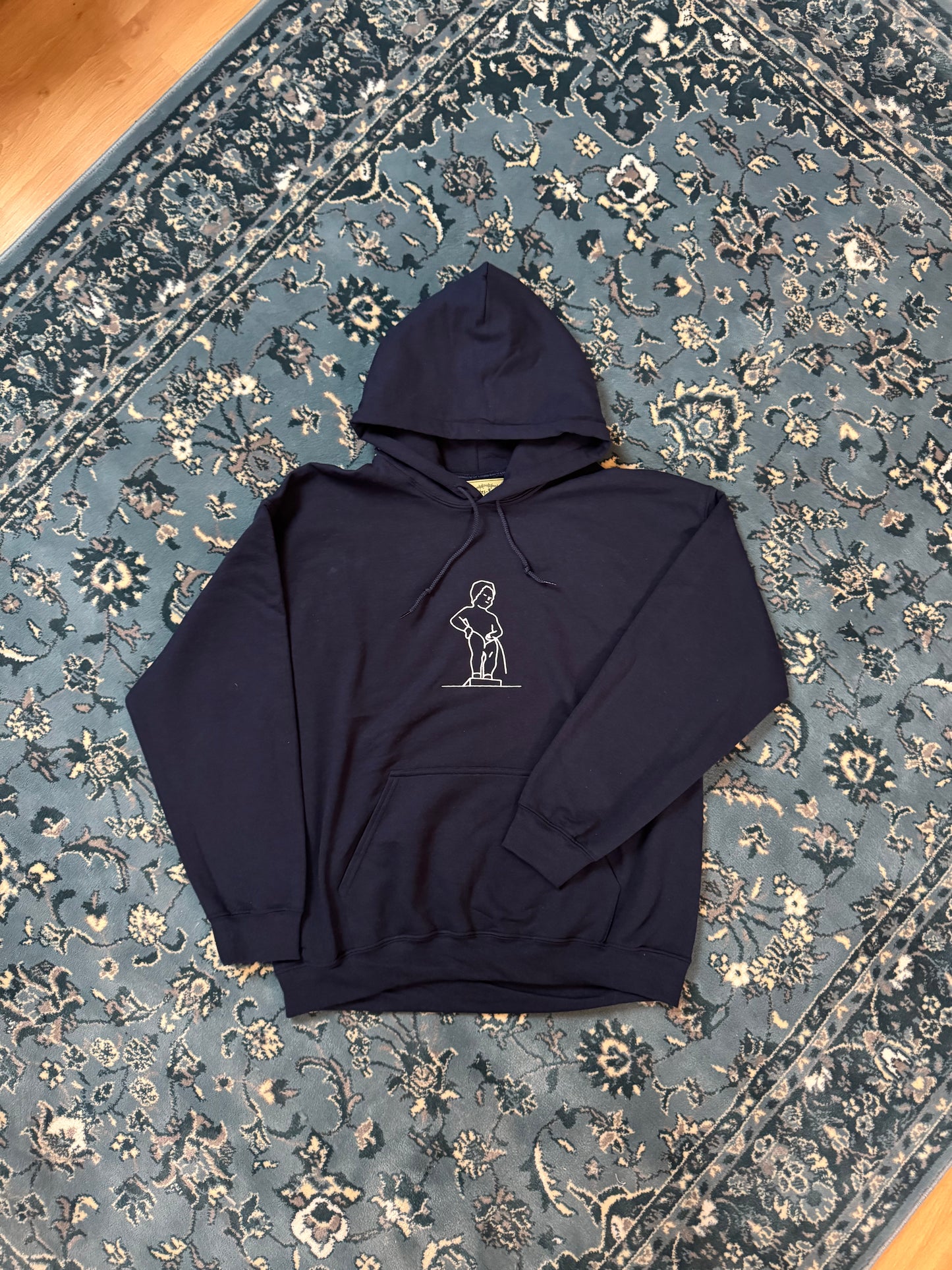 blue "manneke pis" hoody