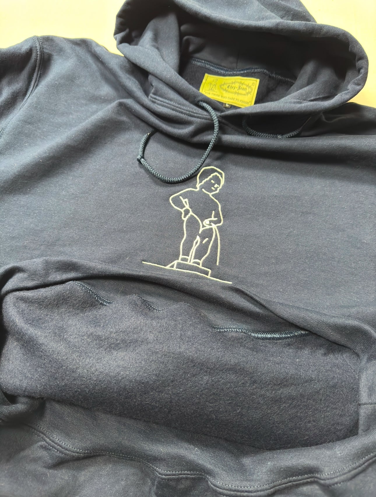 blue "manneke pis" hoody